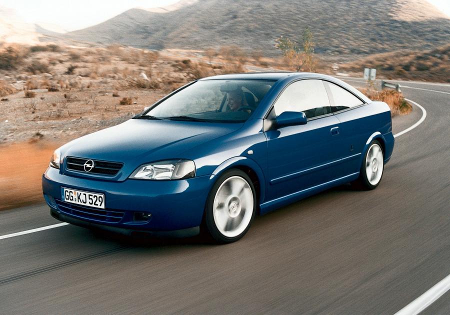  Opel Astra Coupe 2002 года  (фото 9 из 22)